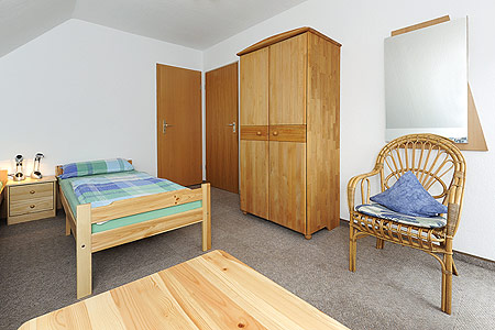 Ferienwohnung „Haus Gerdes“ - Schlafzimmer 2/Kinderzimmer