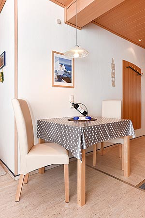 Ferienwohnung 2 - Wohn- und Schlafraum mit integriertem Küchenbereich