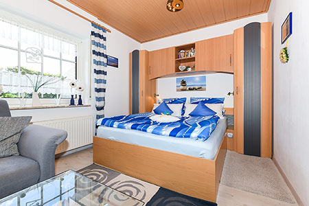 Ferienwohnung 2 - Wohn- und Schlafraum mit integriertem Küchenbereich