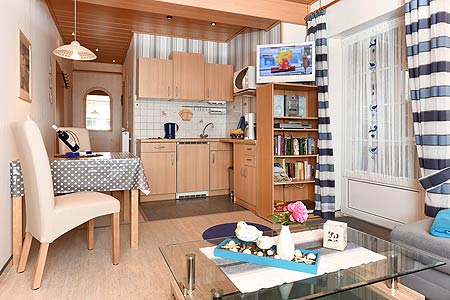 Ferienwohnung 2 - Wohn- und Schlafraum mit integriertem Küchenbereich