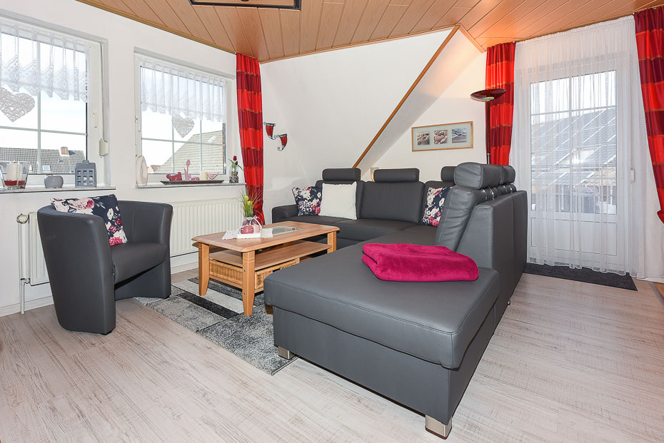 Ferienwohnung 3 - Wohnzimmer mit integriertem Küchenbereich