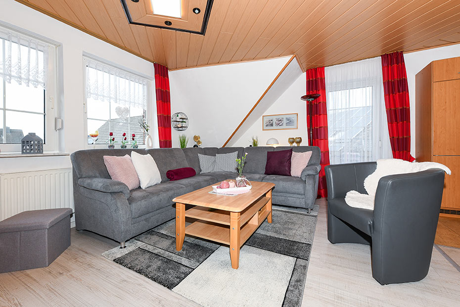 Ferienwohnung 3 - Wohnzimmer mit integriertem Küchenbereich