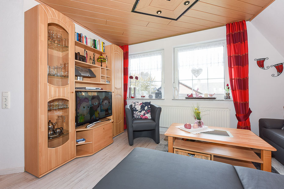 Ferienwohnung 3 - Wohnzimmer mit integriertem Küchenbereich