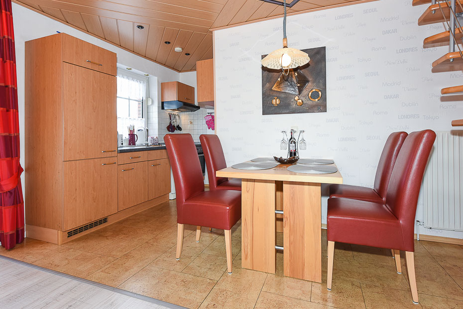 Ferienwohnung 3 - Wohnzimmer mit integriertem Küchenbereich