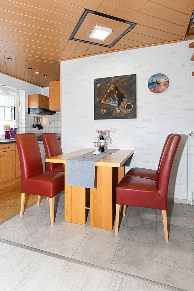 Ferienwohnung 3 - Wohnzimmer mit integriertem Küchenbereich