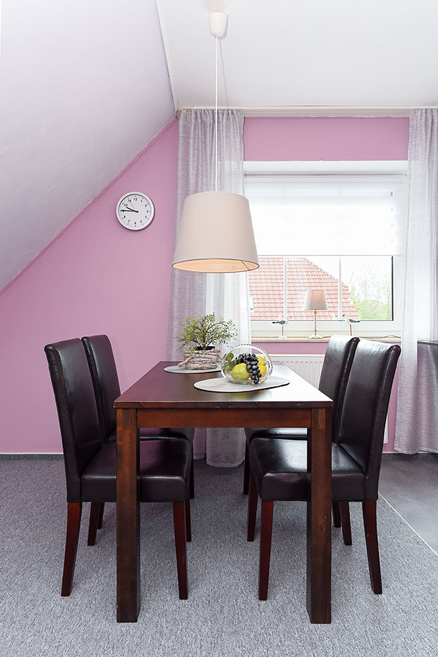 Ferienwohnung 2 - Wohnzimmer mit integriertem Küchenbereich