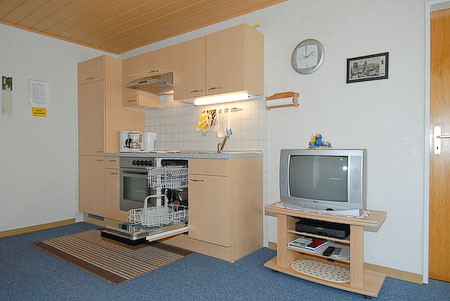 Ferienwohnung „Möwe“ - Wohnzimmer mit integriertem Küchenbereich