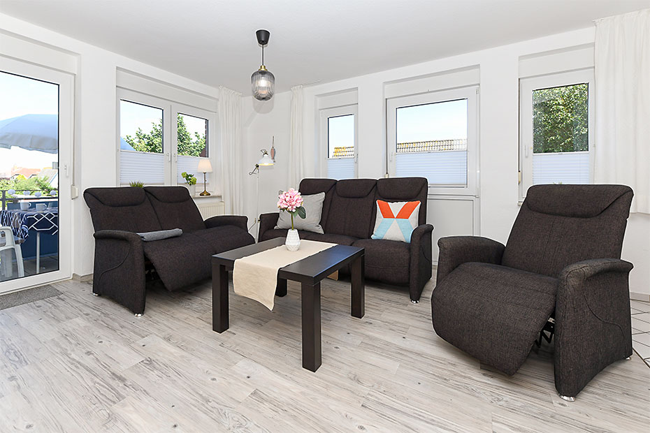 Ferienwohnung 4b - Wohnzimmer mit integriertem Küchenbereich