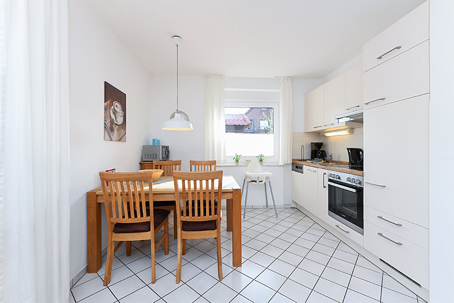 Ferienwohnung 4c - Wohnzimmer mit integriertem Küchenbereich