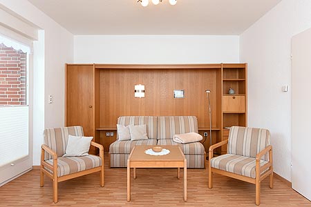 Ferienwohnung 1 - Wohnzimmer mit integriertem Küchenbereich