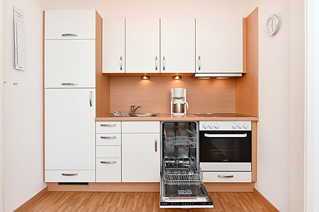 Ferienwohnung 1 - Wohnzimmer mit integriertem Küchenbereich