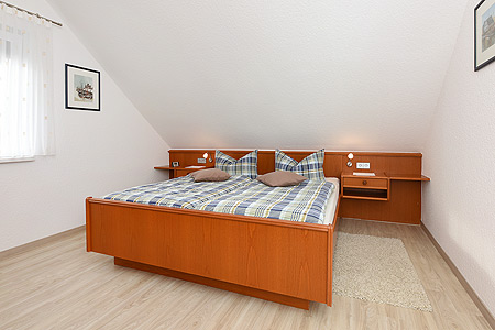 Ferienwohnung 4 - Schlafzimmer 1