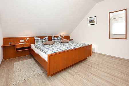 Ferienwohnung 4 - Schlafzimmer 1