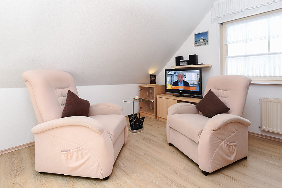 Ferienwohnung „Seepferdchen“ - Wohn- und Schlafraum mit integriertem Küchenbereich