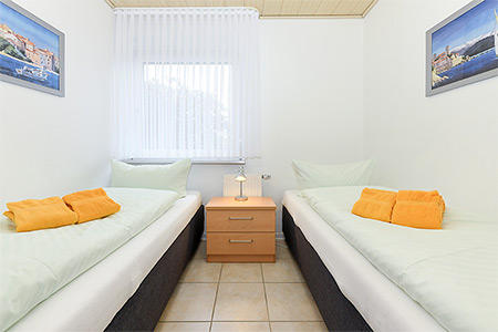 Ferienwohnung „Seerose“ - Schlafzimmer 2/Kinderzimmer