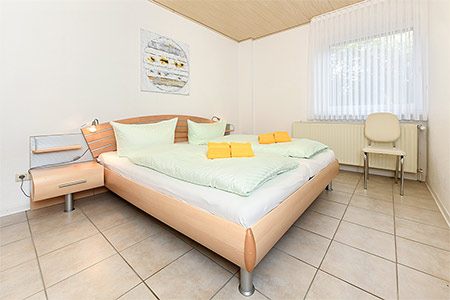 Ferienwohnung „Seerose“ - Schlafzimmer 1