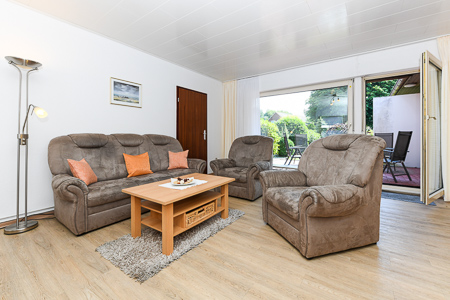 Ferienwohnung „Seerose“ - Wohnzimmer mit integriertem Küchenbereich