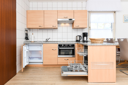 Ferienwohnung „Seerose“ - Wohnzimmer mit integriertem Küchenbereich