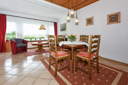 Ferienwohnung I - Wohnzimmer mit integriertem Küchenbereich