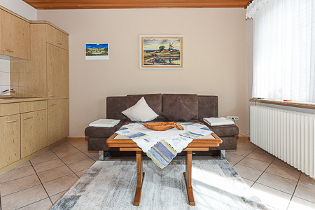 Ferienwohnung II - Wohnzimmer mit integriertem Küchenbereich