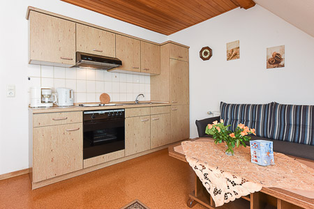 Ferienwohnung III - Wohnzimmer mit integriertem Küchenbereich