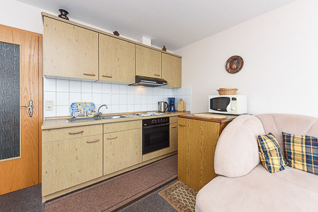 Ferienwohnung V - Wohnzimmer mit integriertem Küchenbereich