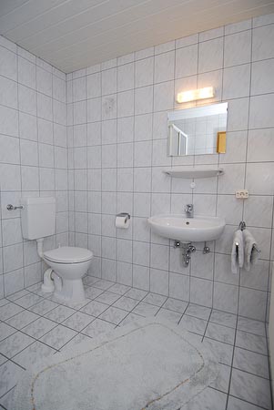 Ferienwohnung VI - Badezimmer