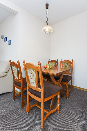 Ferienwohnung VI - Wohnzimmer mit integriertem Küchenbereich