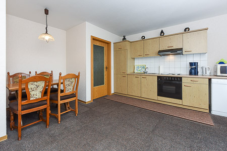 Ferienwohnung VI - Wohnzimmer mit integriertem Küchenbereich