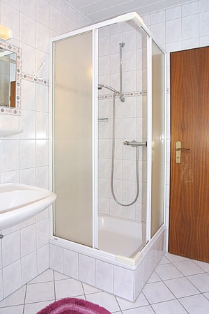 Ferienwohnung „Fichte“ - Badezimmer