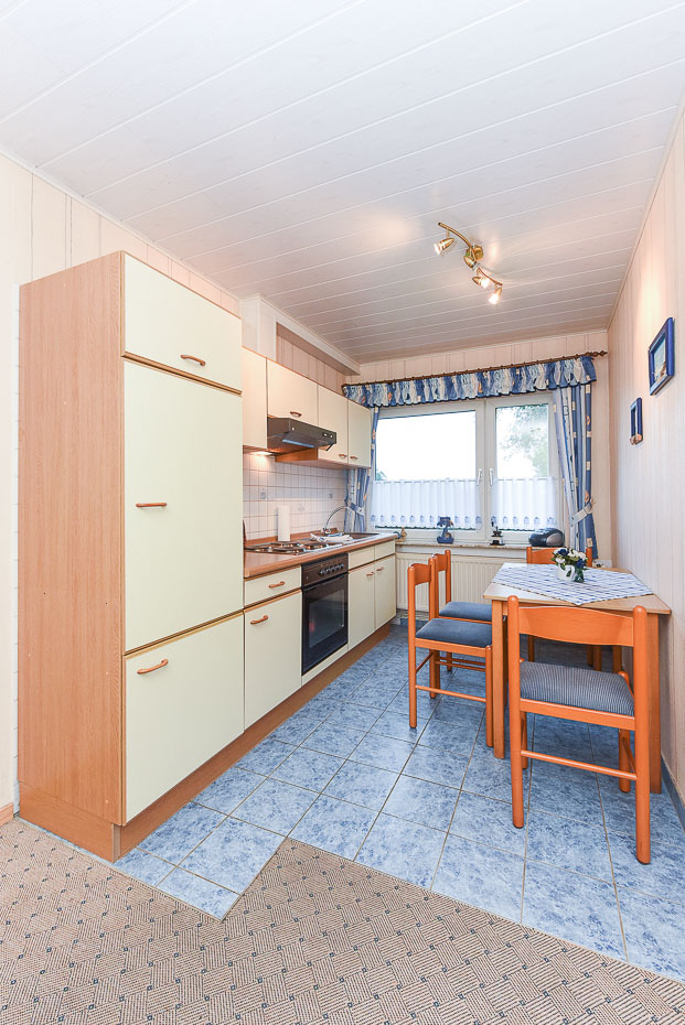 Ferienwohnung „Lerche“ - Wohnzimmer mit integriertem Küchenbereich