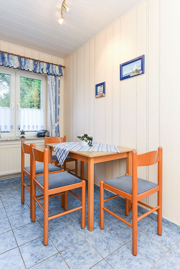 Ferienwohnung „Lerche“ - Wohnzimmer mit integriertem Küchenbereich