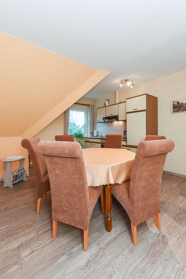 Ferienwohnung „Tanne“ - Küche und Esszimmer