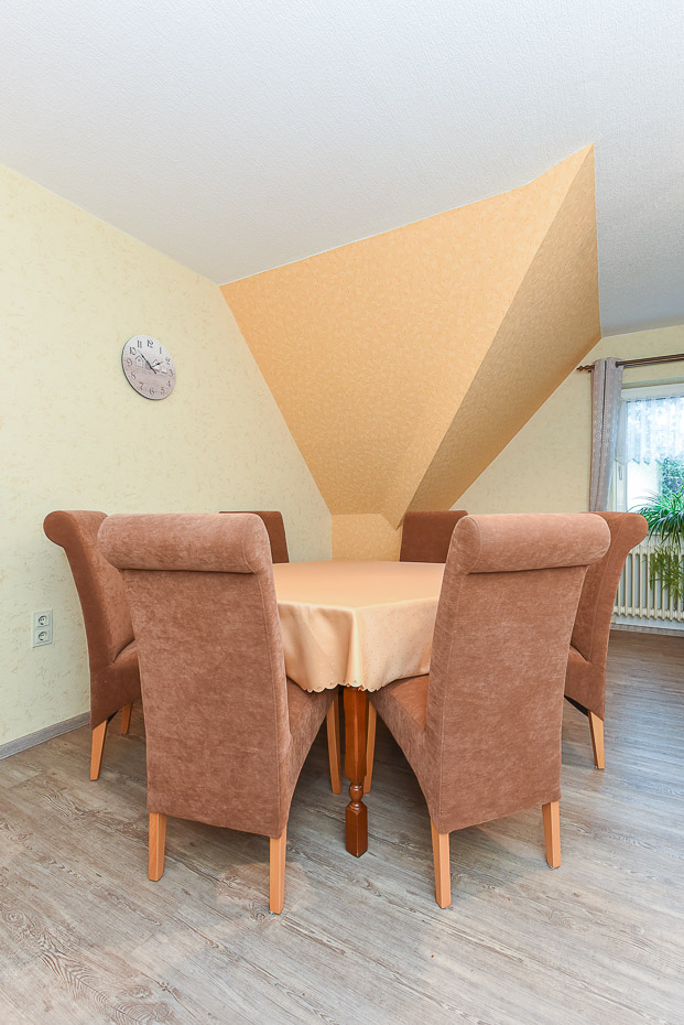 Ferienwohnung „Tanne“ - Küche und Esszimmer