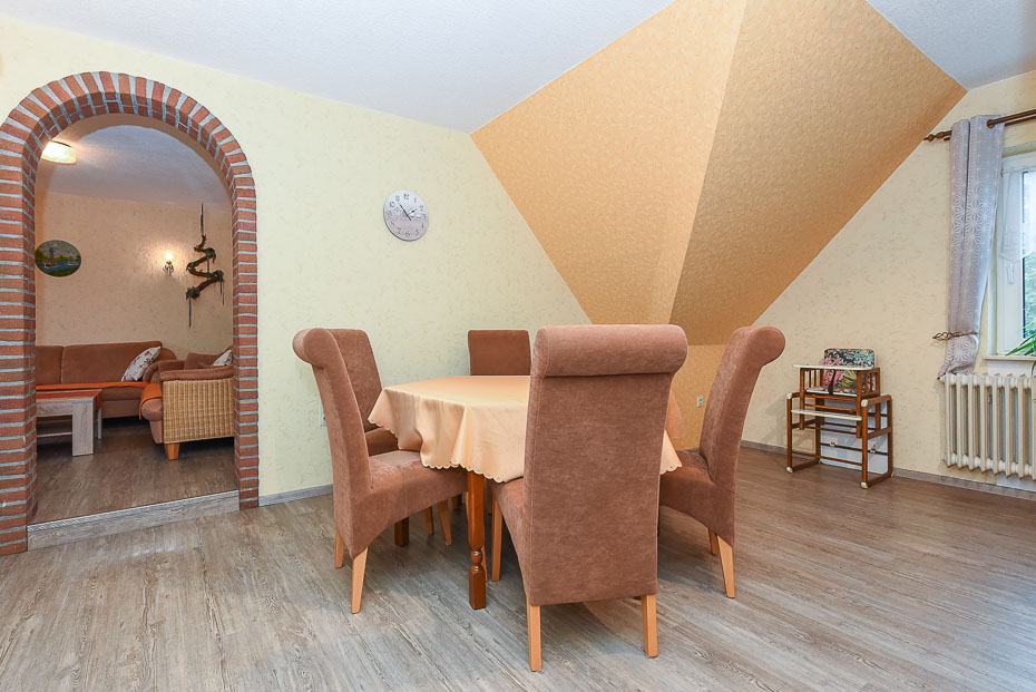 Ferienwohnung „Tanne“ - Küche und Esszimmer