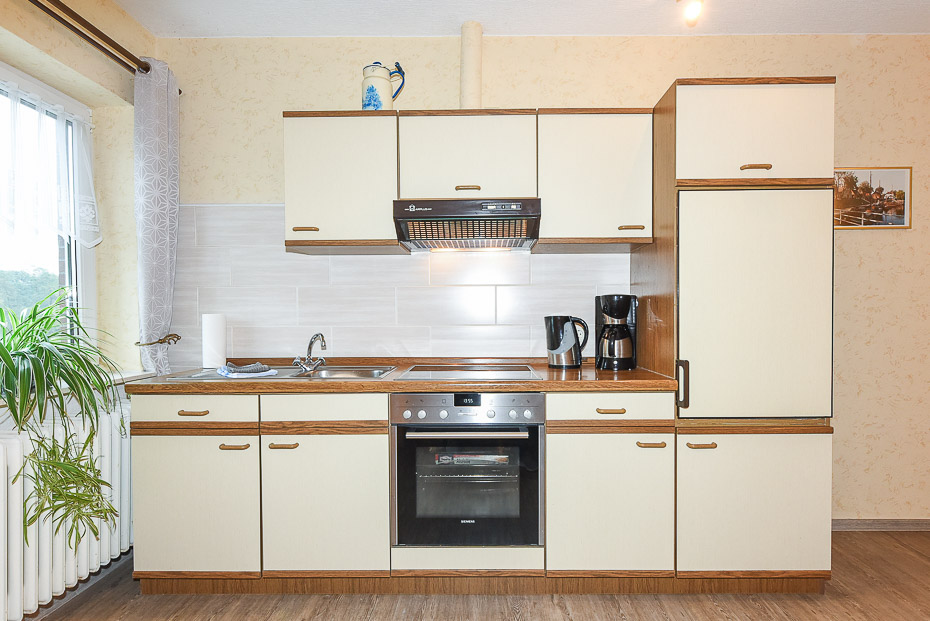 Ferienwohnung „Tanne“ - Küche und Esszimmer