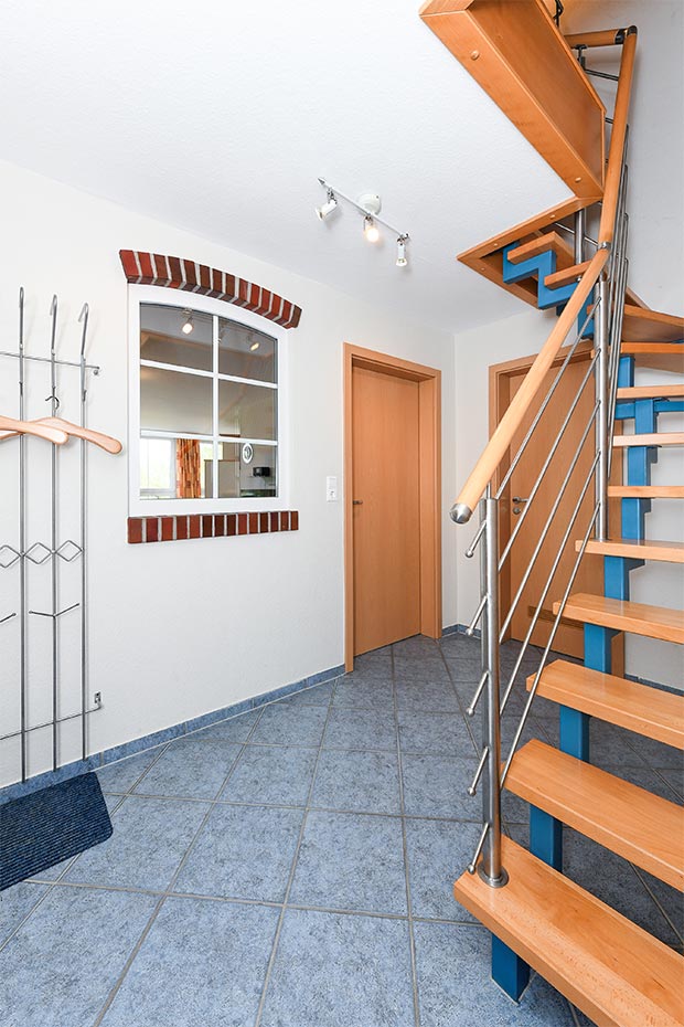 Ferienwohnung „Grafthof“ - Flur mit Treppe