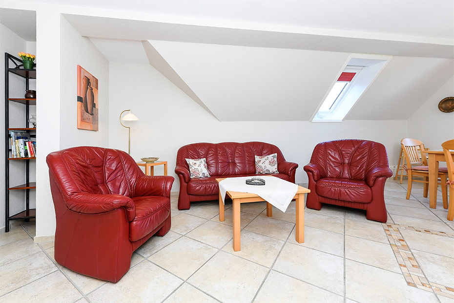 Ferienwohnung „Grafthof“ - Wohnzimmer mit integriertem Küchenbereich