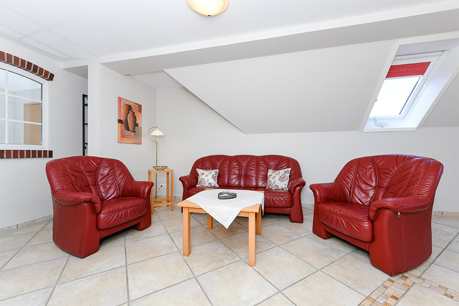 Ferienwohnung „Grafthof“ - Wohnzimmer mit integriertem Küchenbereich