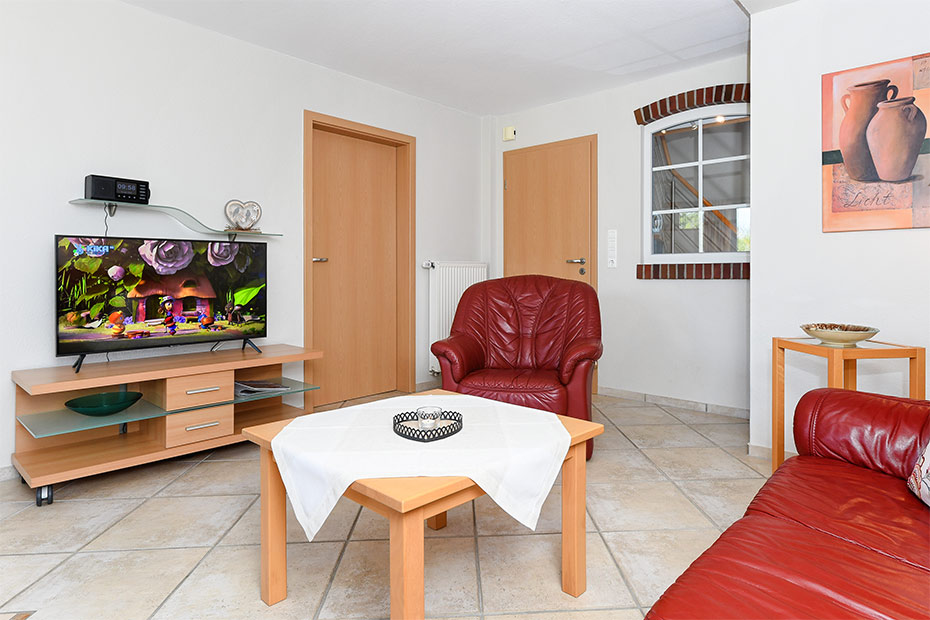 Ferienwohnung „Grafthof“ - Wohnzimmer mit integriertem Küchenbereich