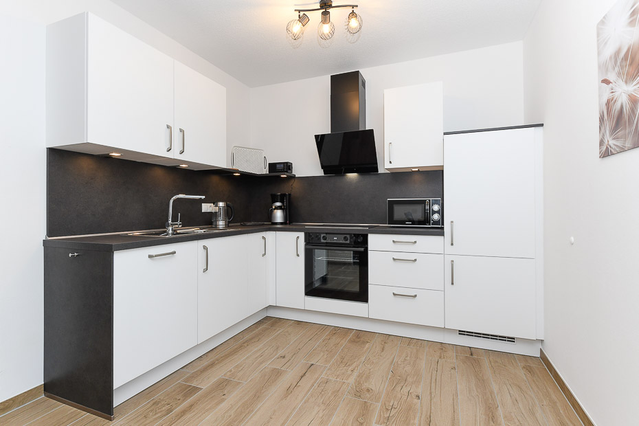 Ferienwohnung „Marschland“ - Wohnzimmer mit integriertem Küchenbereich