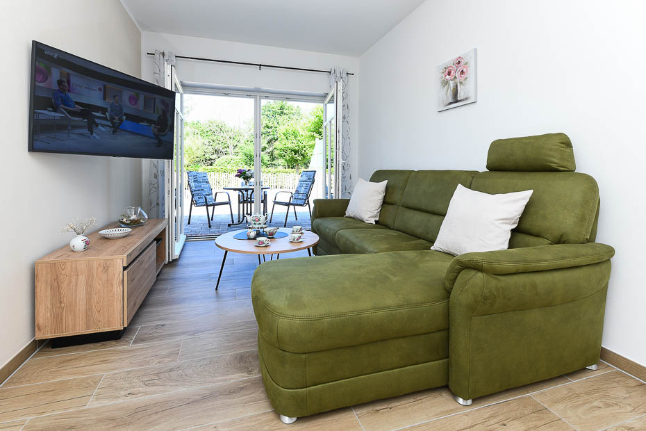 Ferienwohnung „Teetied“ - Wohnzimmer mit integriertem Küchenbereich