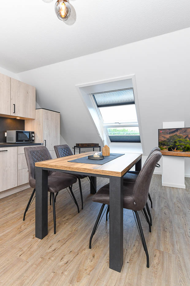 Ferienwohnung „Upkammer“ - Wohnzimmer mit integriertem Küchenbereich