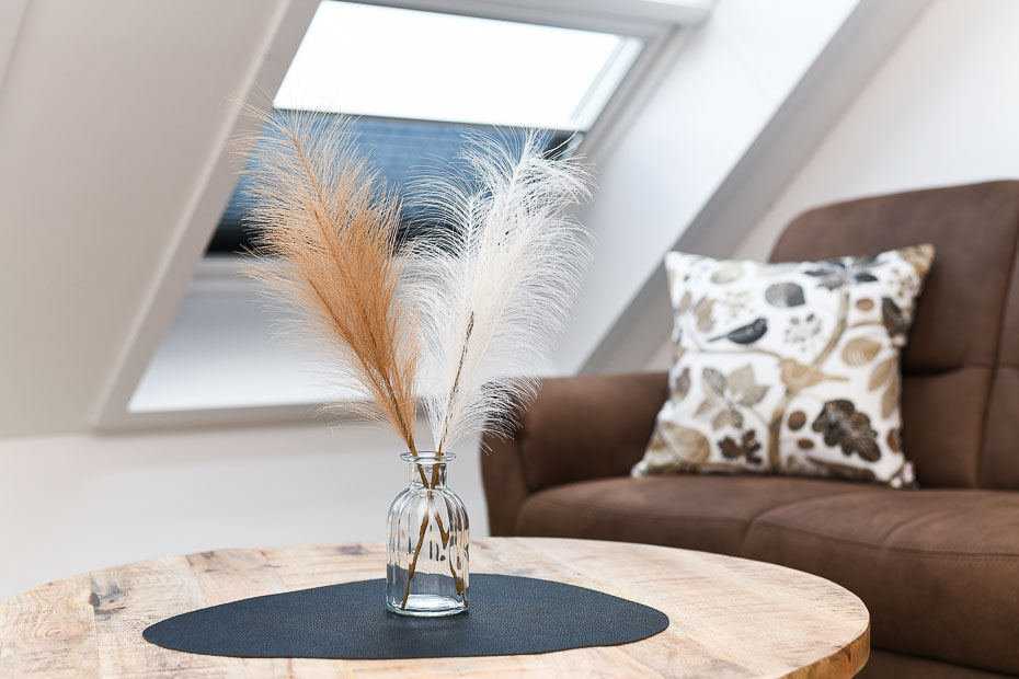 Ferienwohnung „Weitsicht“ - Wohnzimmer mit integriertem Küchenbereich