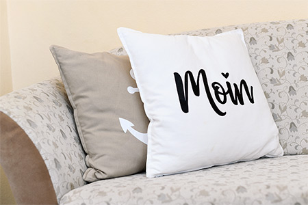 Ferienwohnung „Hafenmelodie“ - Wohnzimmer mit integriertem Küchenbereich