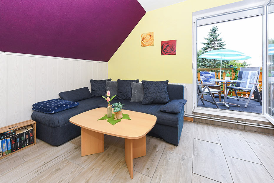 Ferienwohnung „Haus Seemöwe“ - Wohnraum mit integrierter Küche