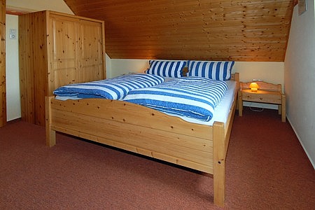 Apartment „Seeadler“ - Wohn- und Schlafraum mit integriertem Küchenbereich