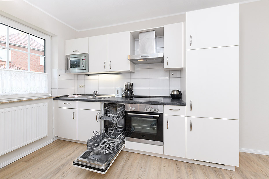 Ferienwohnung „Strandläufer“ - Wohnzimmer mit integriertem Küchenbereich