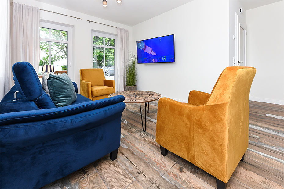 Ferienwohnung „Hühnerstall“ - Wohnzimmer mit Essplatz und integrierter Küche