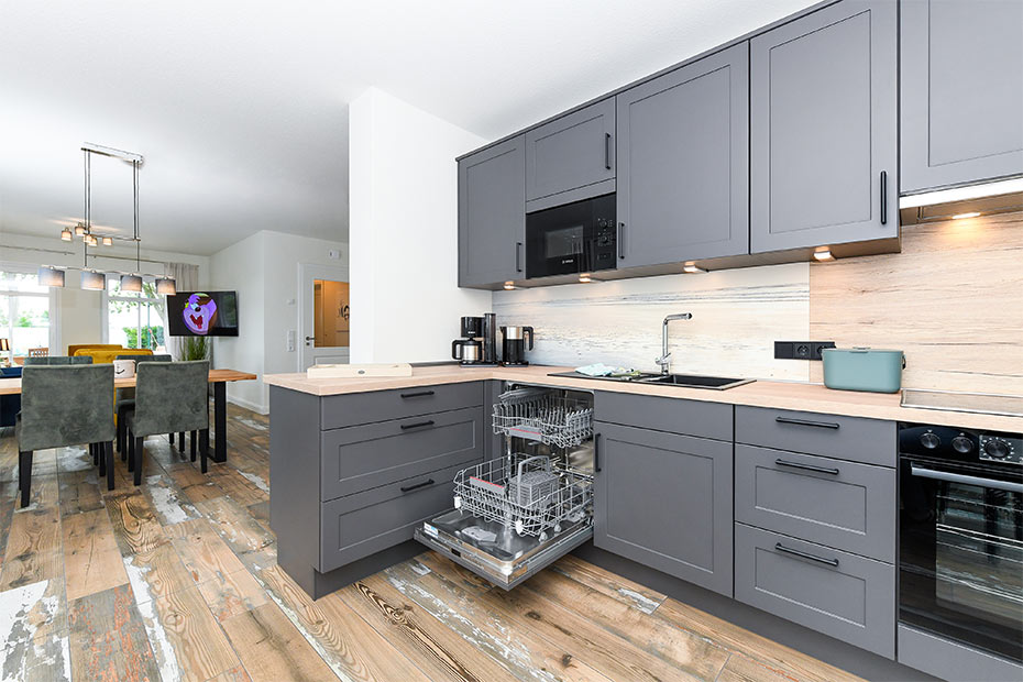 Ferienwohnung „Hühnerstall“ - Wohnzimmer mit Essplatz und integrierter Küche